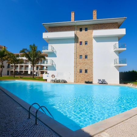 Pebble - 1 Bedroom Apartment Sleeps 5 With Pool & Tennis Court São Martinho do Porto Dış mekan fotoğraf