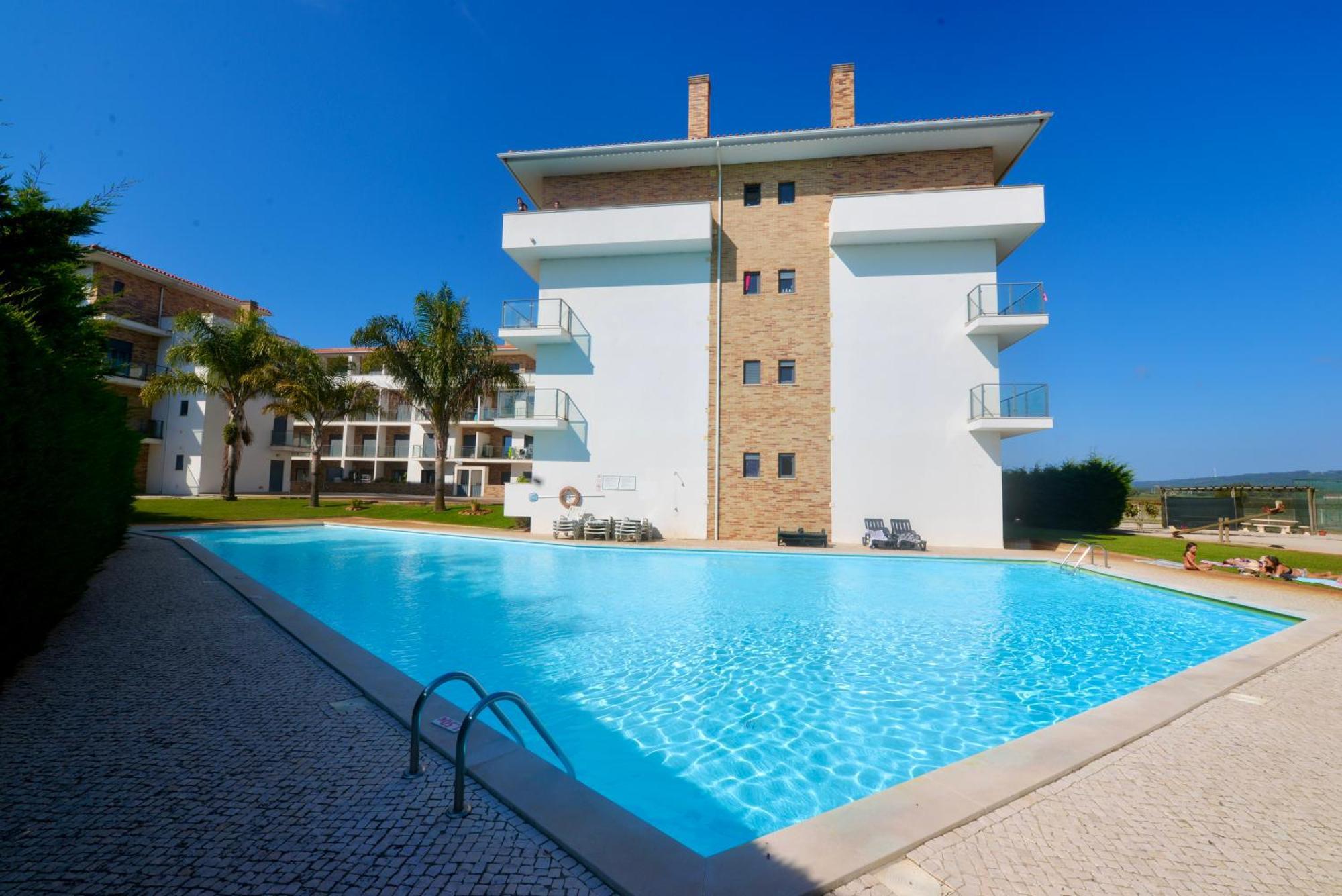 Pebble - 1 Bedroom Apartment Sleeps 5 With Pool & Tennis Court São Martinho do Porto Dış mekan fotoğraf